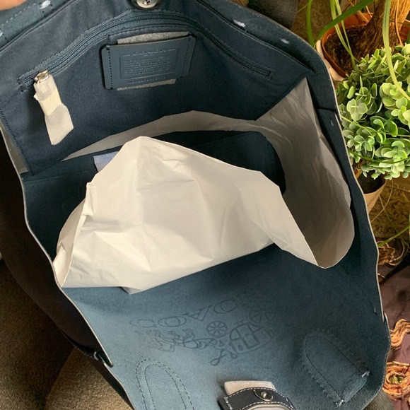 SOLD⛔️Authentic Coach pebbled Leather and suede logo snap tote - Picture 4 of 14